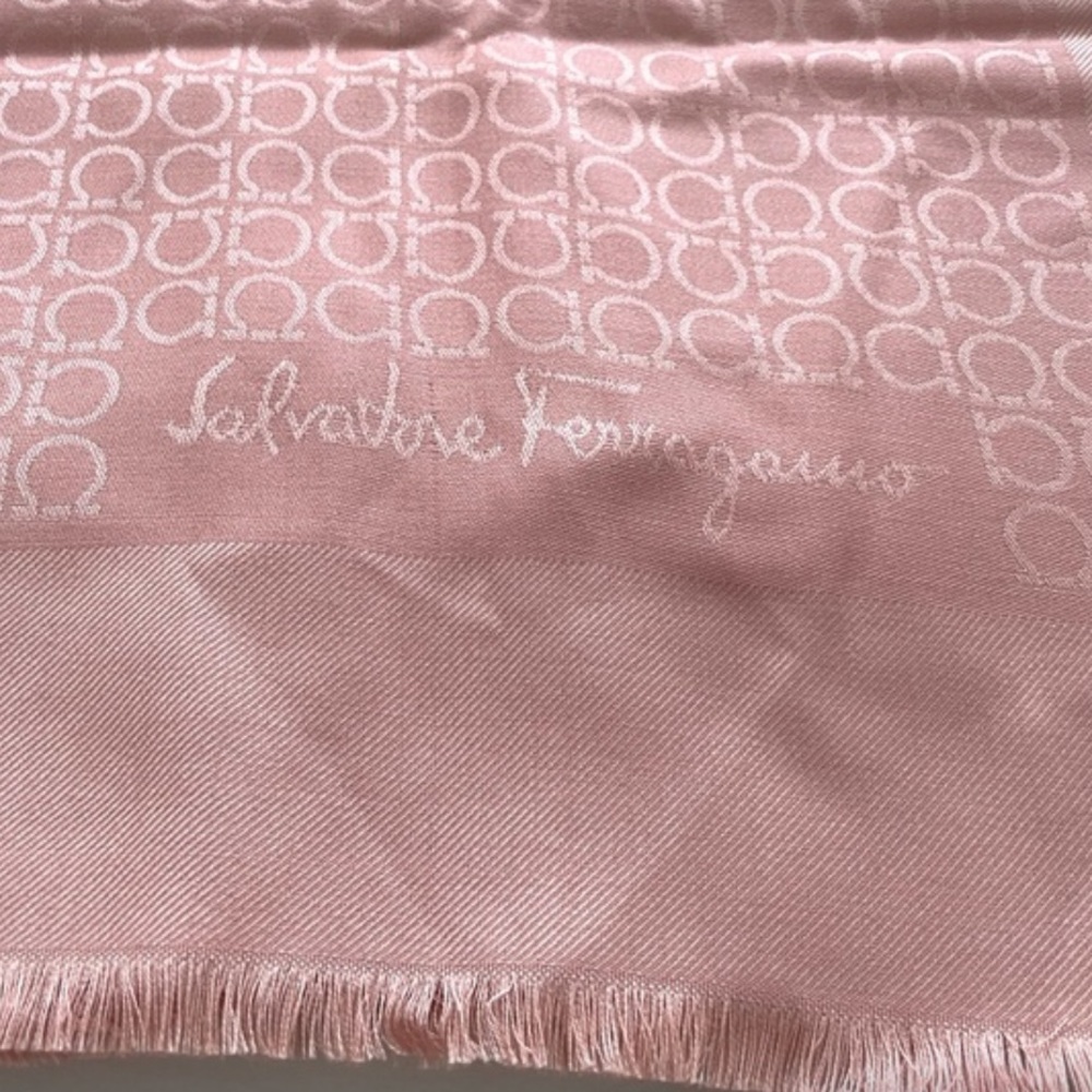 Salvatore Ferragamo Gancini Wool Scarf - pink/candy pink